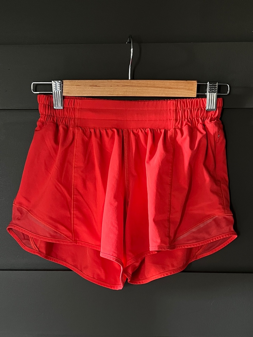 Lululemon Hotty Hot Low-Rise Short 2.5 - Carnation Red Size 6